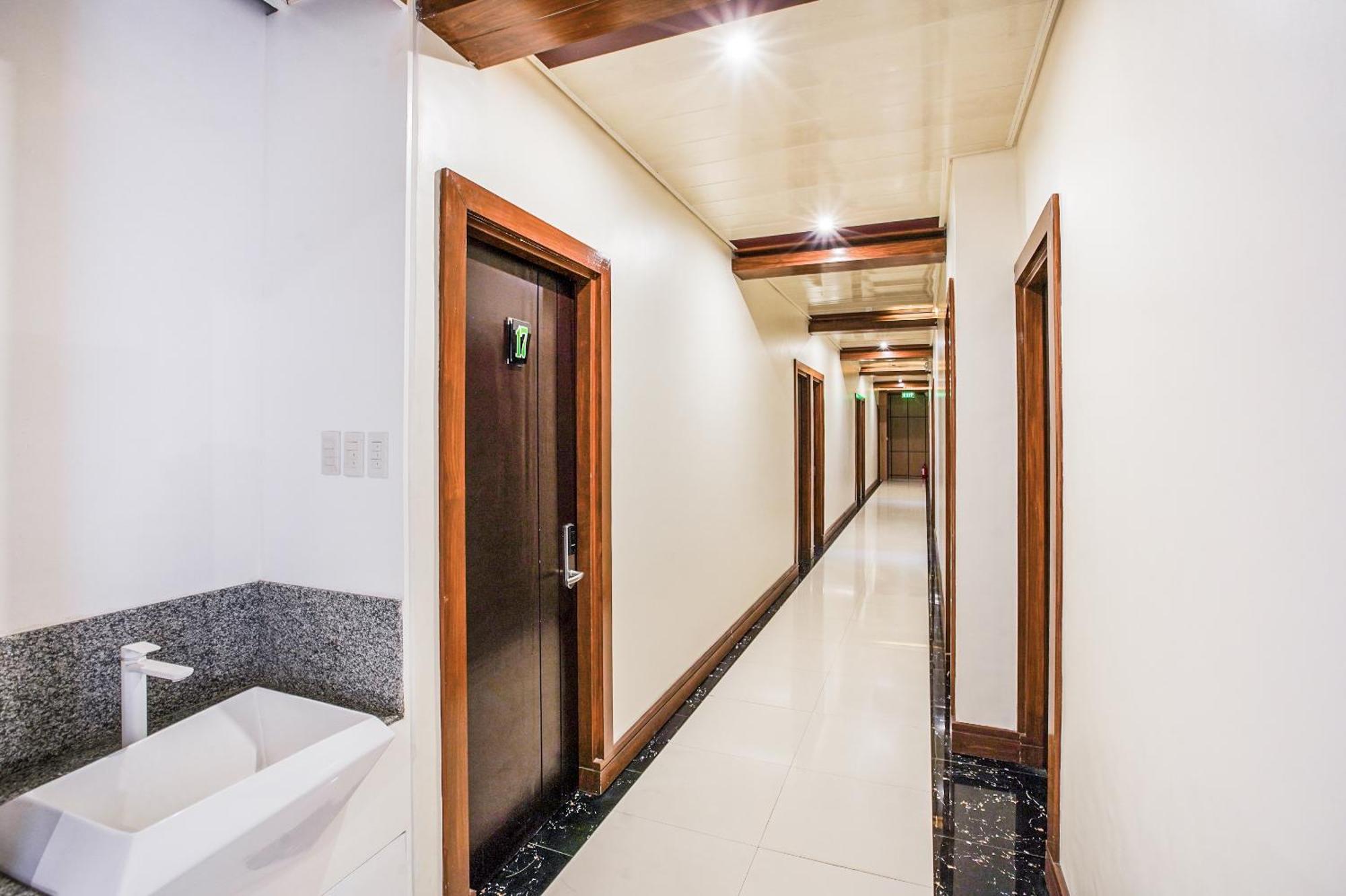 Oyo 489 Casa Mia Hotel Suites General Santos City Exterior photo